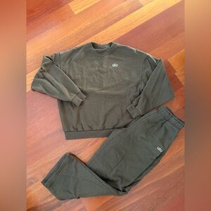 ALO Yoga Espresso Brown Crewneck and Joggers Set